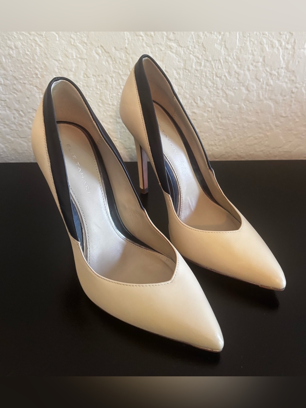 Elie Tahari El Alisa Ivory/Black Pumps EU 37